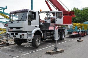 D90_16700